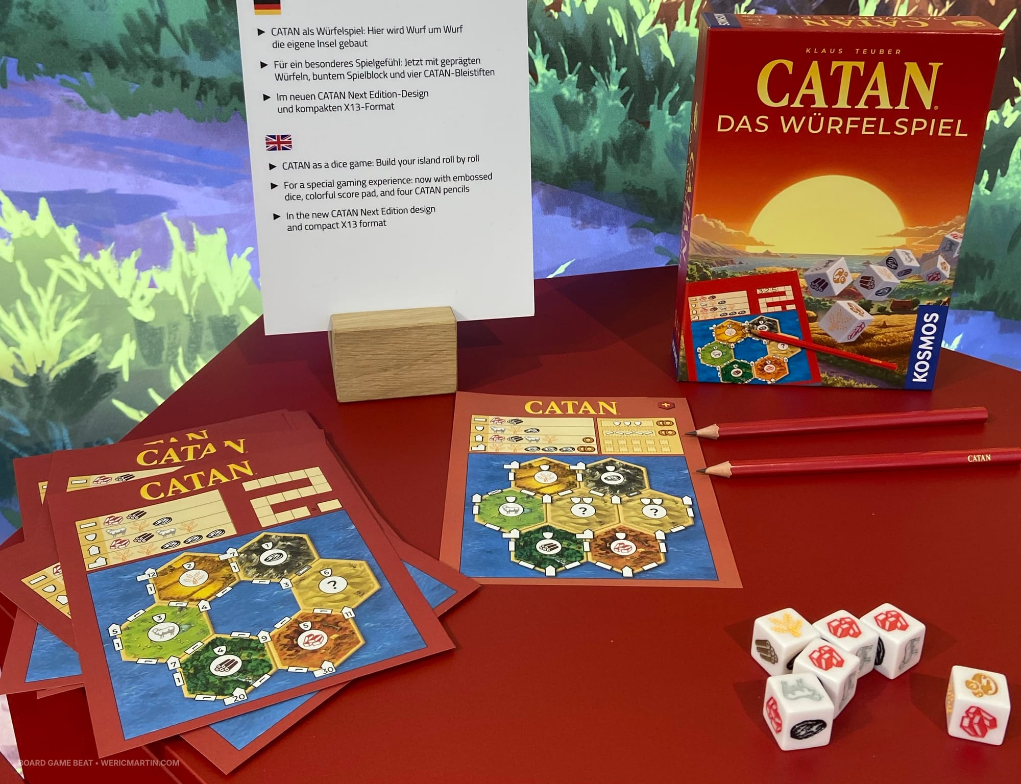 The game box for CATAN: Das Würfulspiel, the six dice, player sheets, and pencils