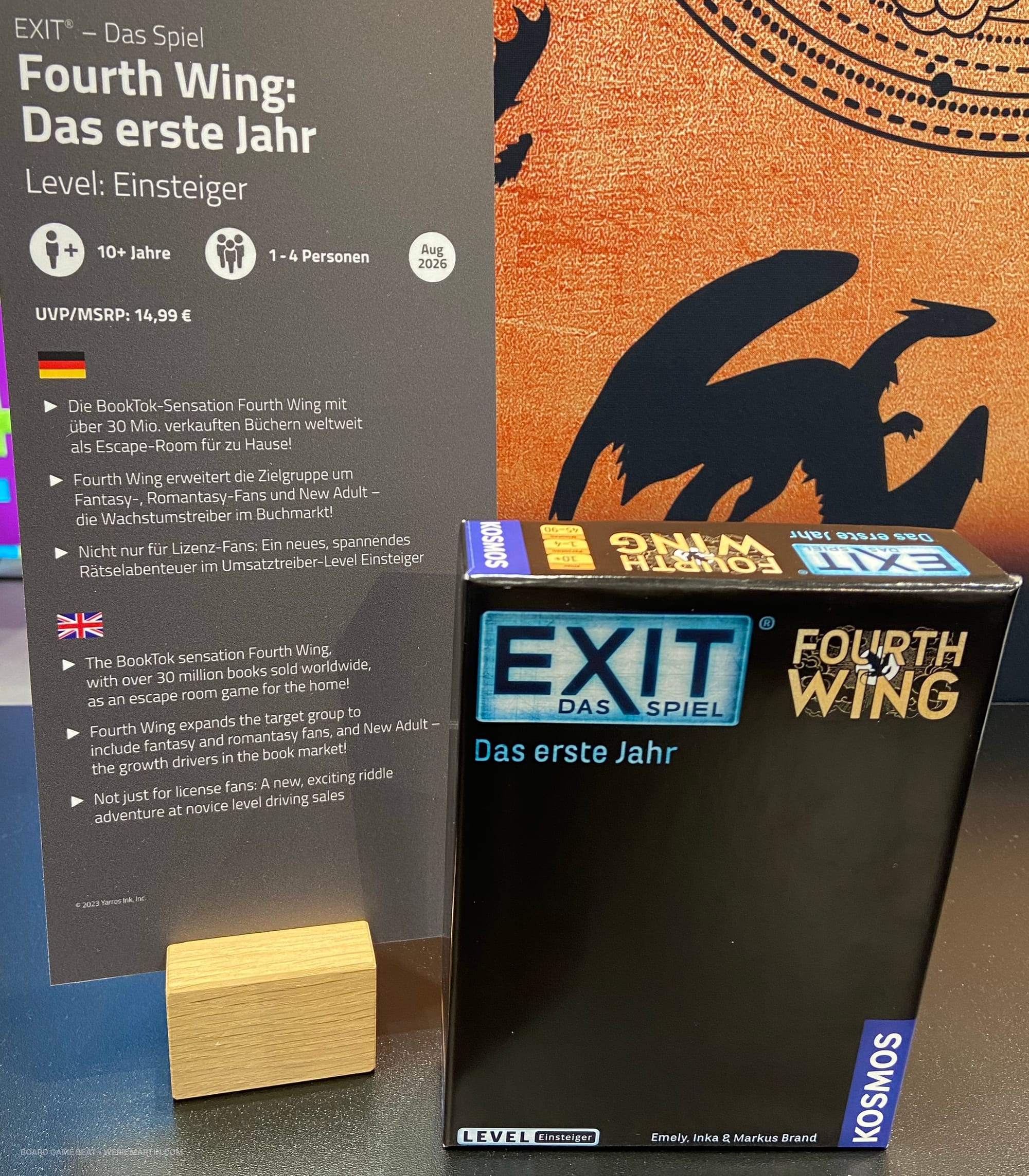 A black box bears the title "EXIT: Das Spiel – Fourth Wing: Das erste Jahr" with no other information